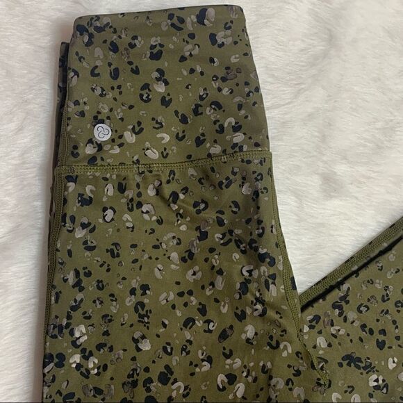 Zella Ultra High Waist Ankle Leggings Green Cheetah Print Womens Size Small - Picture 2 of 8